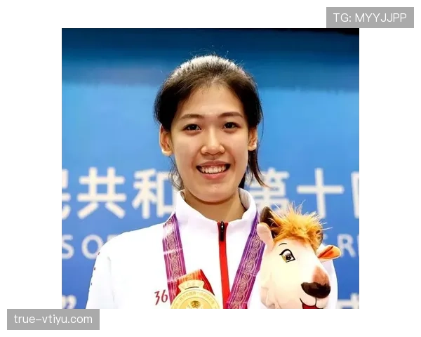 李盈莹赛场像女王,下了场居然爱穿拖鞋逛街? 李盈莹赛场像女王,下了场居然爱穿拖鞋逛街?