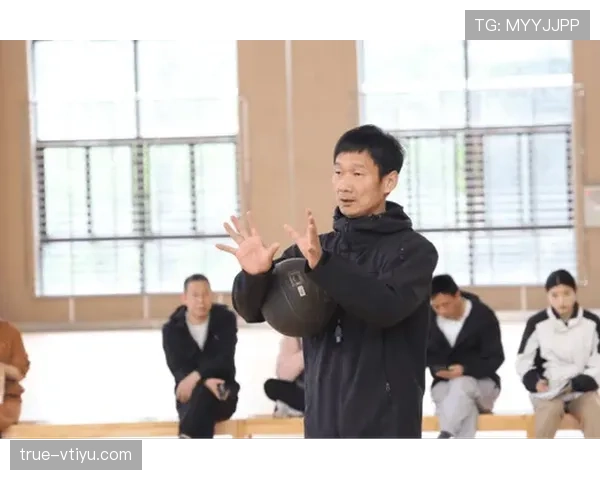 篮球规则解析:换人规则的基本流程与关键要点详解 篮球规则解析:换人规则的基本流程与关键要点详解