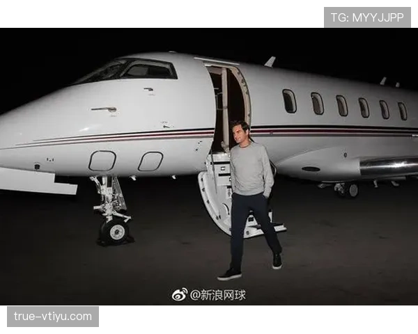 费德勒下飞机拎的行李，比我整套家当还豪气