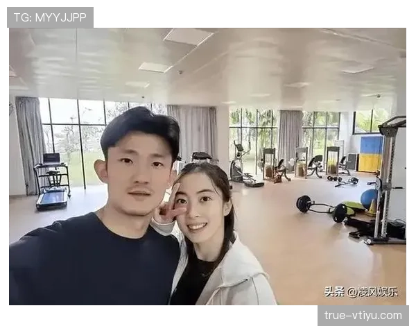 谌龙赛场外竟然这么低调，照顾家庭比拚球技还认真？